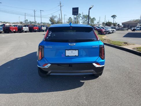 New 2025 Cadillac Optiq Luxury 2 image 4