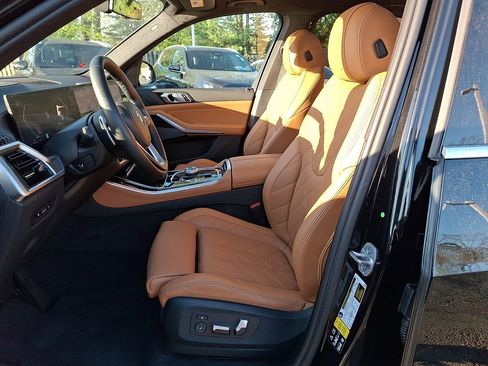 Used 2024 BMW X5 xDrive40i w/ Executive Package image 9