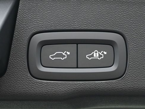 New 2026 Volvo XC60 B5 Plus w/ Protection Package Premier image 24