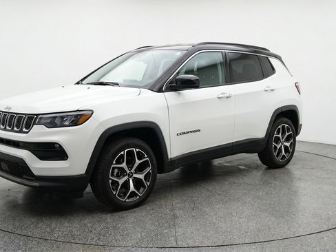 Used 2025 Jeep Compass Limited AWD/4WD image 3