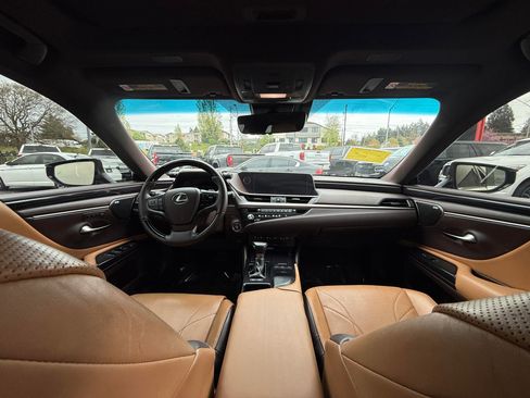 Used 2021 Lexus ES 300h w/ Accessory Package 2 FWD image 11