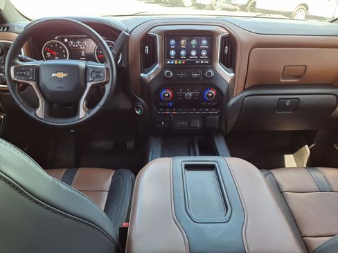 Certified 2022 Chevrolet Silverado 1500 High Country w/ Safety Package II AWD/4WD image 9