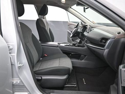 Used 2023 Nissan Rogue SV image 18