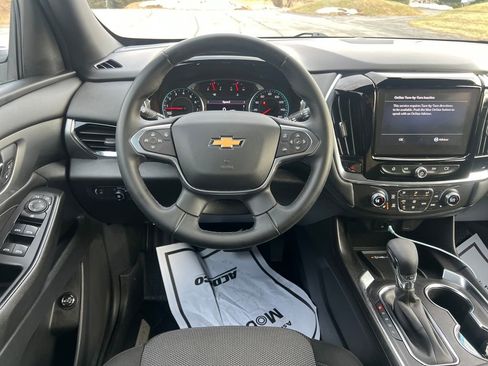 Used 2023 Chevrolet Traverse LT image 23