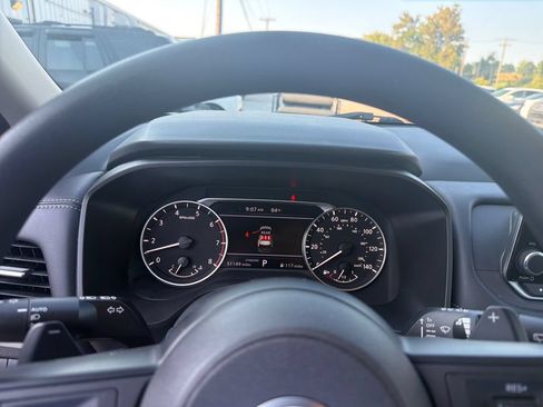 Used 2024 Nissan Rogue SV FWD image 18