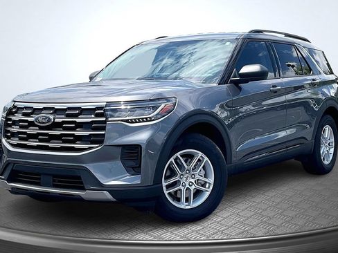 Used 2026 Ford Explorer Active RWD image 3