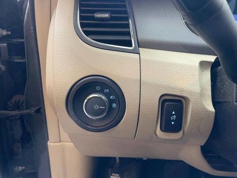 Used 2016 Ford Taurus SE image 32