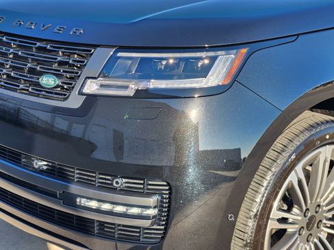 New 2026 Land Rover Range Rover SE image 9