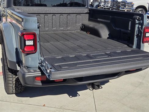 New 2025 Jeep Gladiator Sport image 5