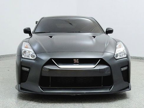 Used 2019 Nissan GT-R AWD/4WD image 8