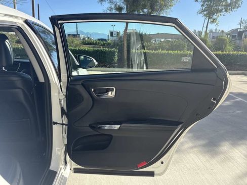 Used 2015 Toyota Avalon XLE image 13