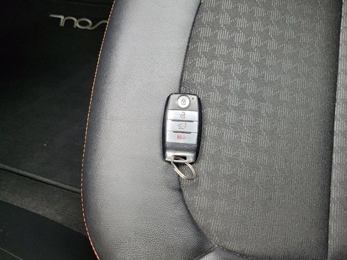 Used 2019 Kia Soul ! FWD image 32
