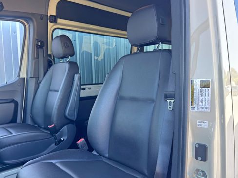 Used 2023 Mercedes-Benz Sprinter 2500 image 33