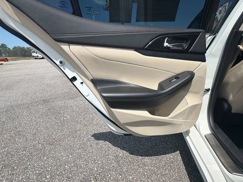 Used 2019 Nissan Maxima Platinum w/ Illumination Package FWD image 21