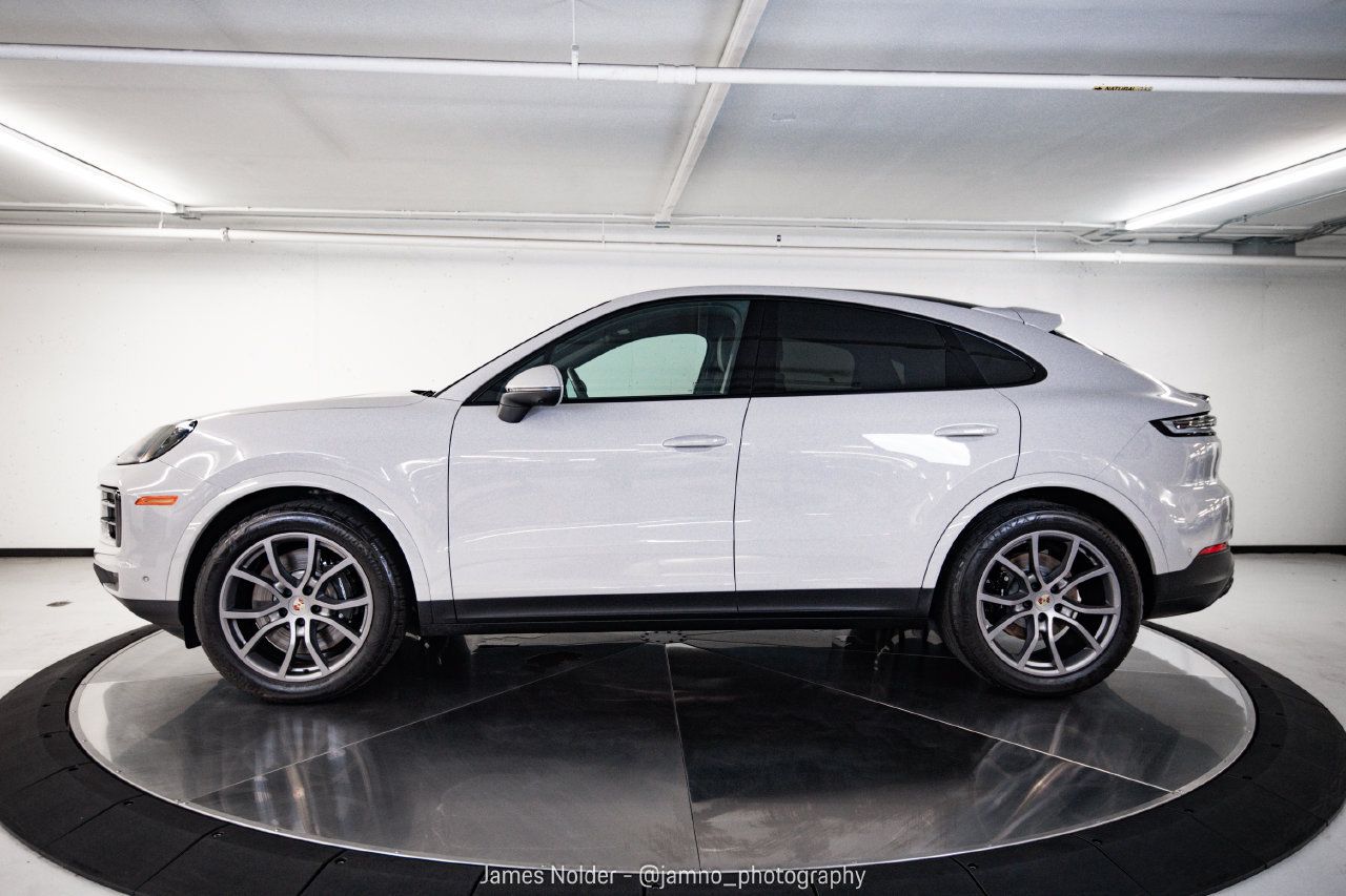 Certified 2024 Porsche Cayenne S AWD/4WD image 2
