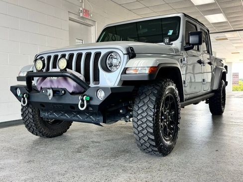 Used 2023 Jeep Gladiator Willys image 23