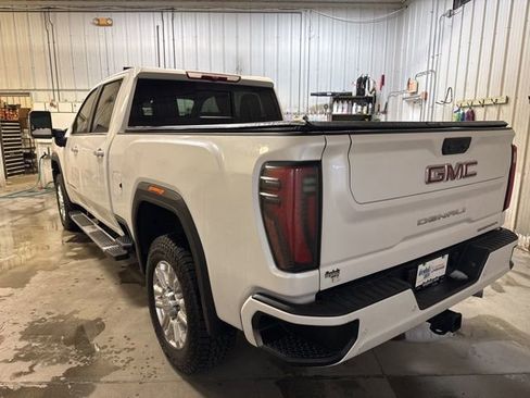 Used 2024 GMC Sierra 2500 Denali image 5