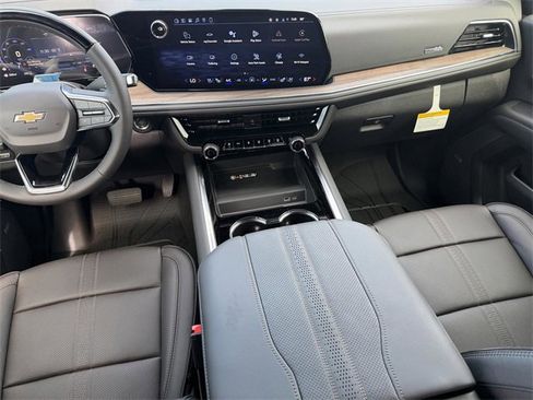 New 2026 Chevrolet Suburban High Country image 13