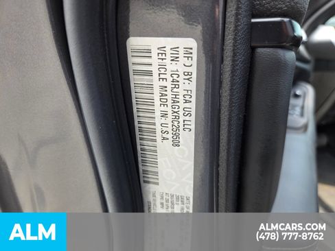 Used 2024 Jeep Grand Cherokee Altitude AWD/4WD image 25