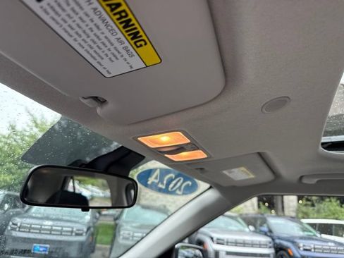 Used 2024 Hyundai Venue SEL FWD image 40