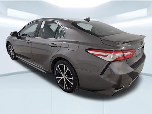 Used 2020 Toyota Camry SE w/ Convenience Package image 4