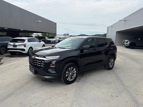 Used 2025 Chevrolet Equinox LT FWD image 6