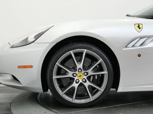 Used 2011 Ferrari California RWD image 52