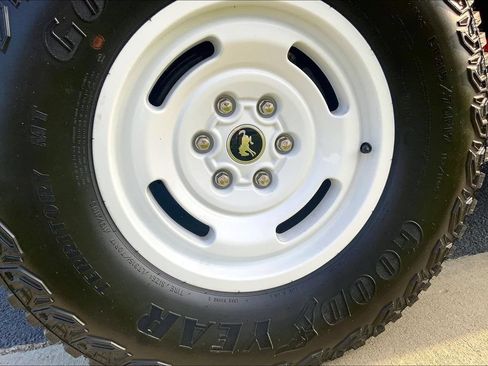 Used 2024 Ford Bronco Heritage Edition AWD/4WD image 3