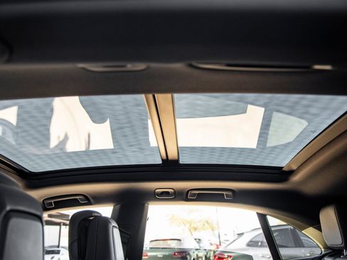 Certified 2025 Porsche Macan Electric RWD image 26
