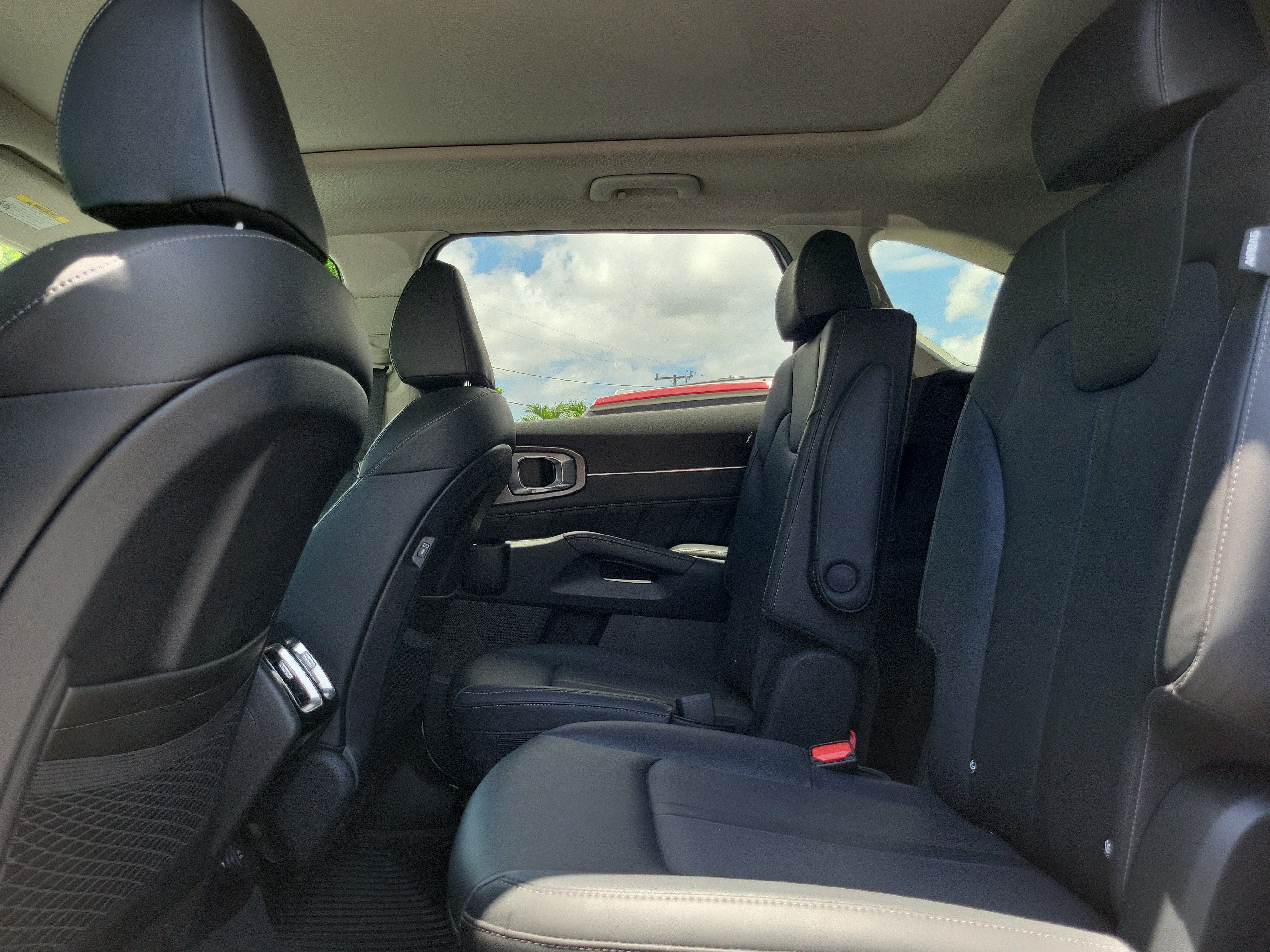 Used 2025 Kia Sorento SX FWD image 19