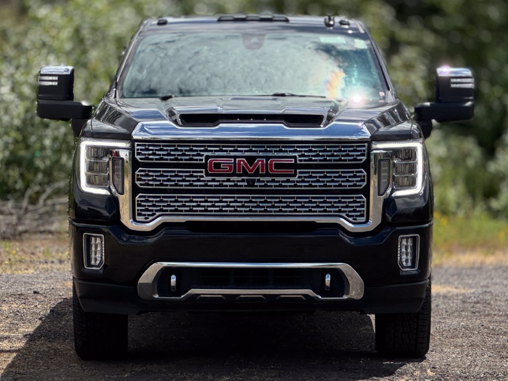 Used 2022 GMC Sierra 3500 Denali w/ Denali Black Diamond Edition AWD/4WD image 2