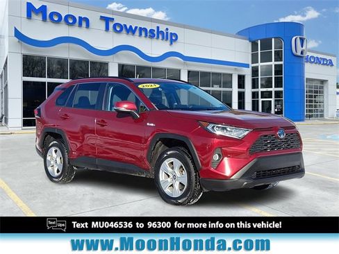 Used 2021 Toyota RAV4 XLE image 1