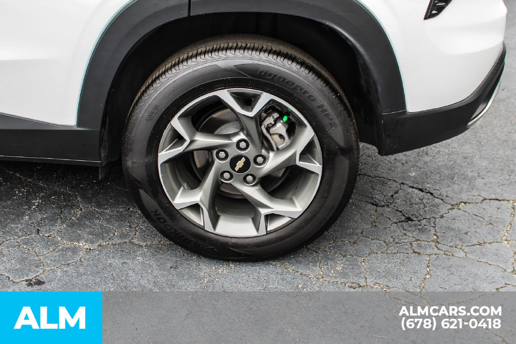 Used 2025 Chevrolet Trax LT FWD image 15