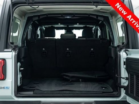 Used 2024 Jeep Wrangler Unlimited image 27