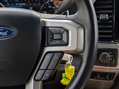 Used 2022 Ford F250 Lariat w/ Lariat Value Package AWD/4WD image 26