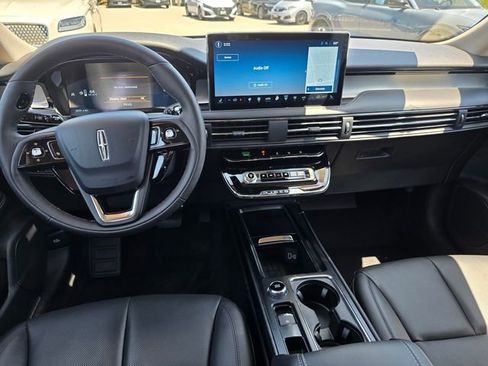 Used 2025 Lincoln Corsair FWD w/ Equipment Group 101A image 11