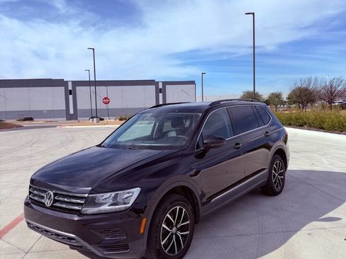 Used 2021 Volkswagen Tiguan SE image 1