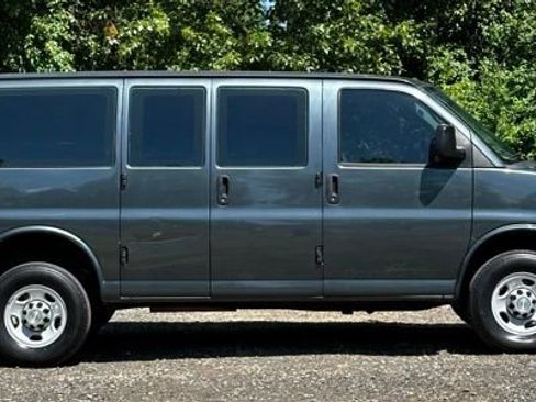 Used 2015 Chevrolet Express 2500 RWD image 8