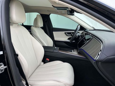 Used 2025 Mercedes-Benz E 350 4MATIC Sedan image 10