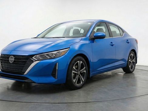 Used 2025 Nissan Sentra SV image 3