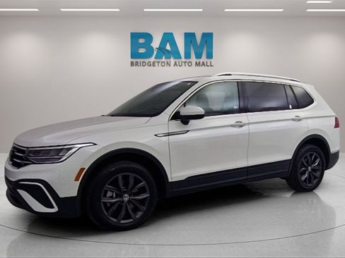 Used 2023 Volkswagen Tiguan SE image 3