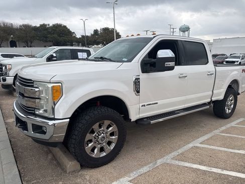 Used 2017 Ford F250 Lariat w/ Chrome Package image 1