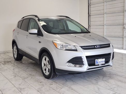 Used 2016 Ford Escape SE w/ Equipment Group 201A FWD image 3