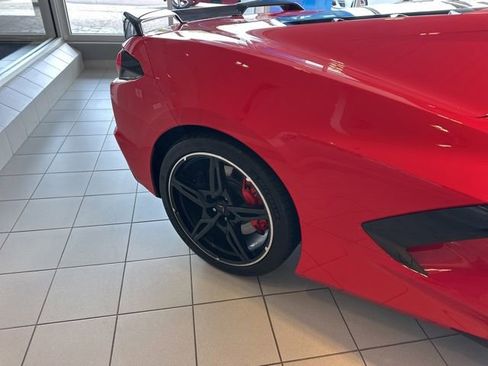 Used 2021 Chevrolet Corvette Stingray Coupe w/ Z51 Performance Package RWD image 15