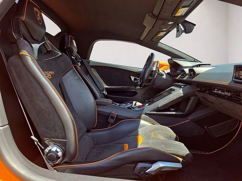 Used 2021 Lamborghini Huracan EVO RWD image 21