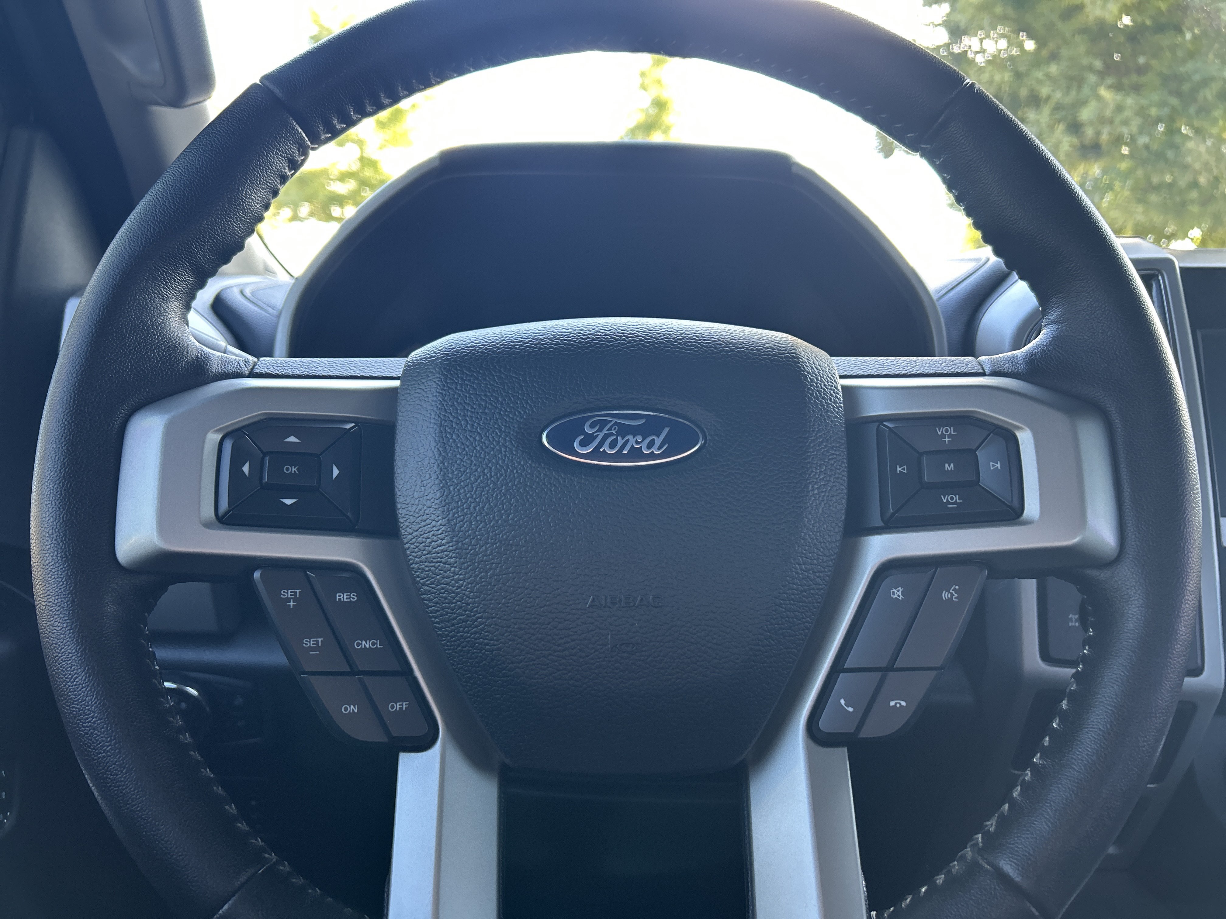 Used 2019 Ford F150 Lariat w/ Trailer Tow Package RWD image 17