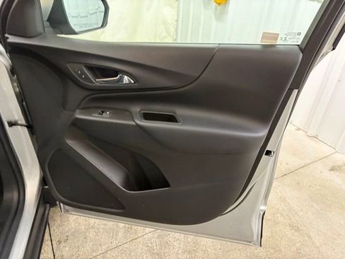 Used 2022 Chevrolet Equinox LT image 34