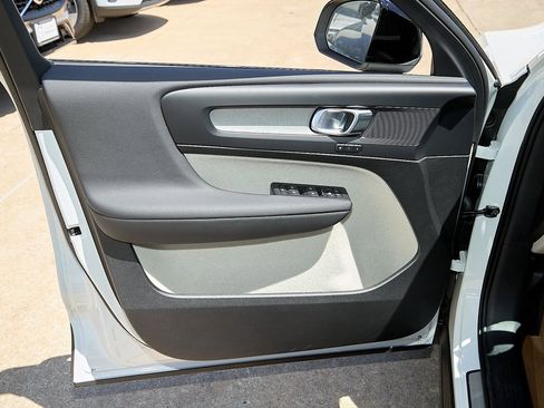 New 2025 Volvo XC40 B5 Plus w/ Protection Package Premier image 9