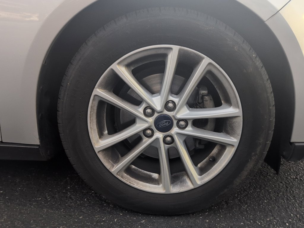 Used 2017 Ford Focus SE FWD image 4