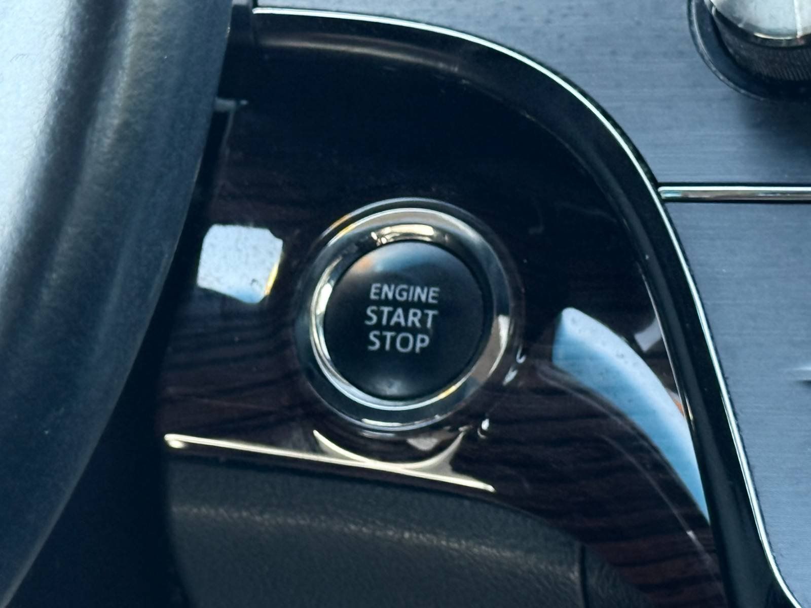 Used 2015 Toyota Avalon XLE FWD image 19